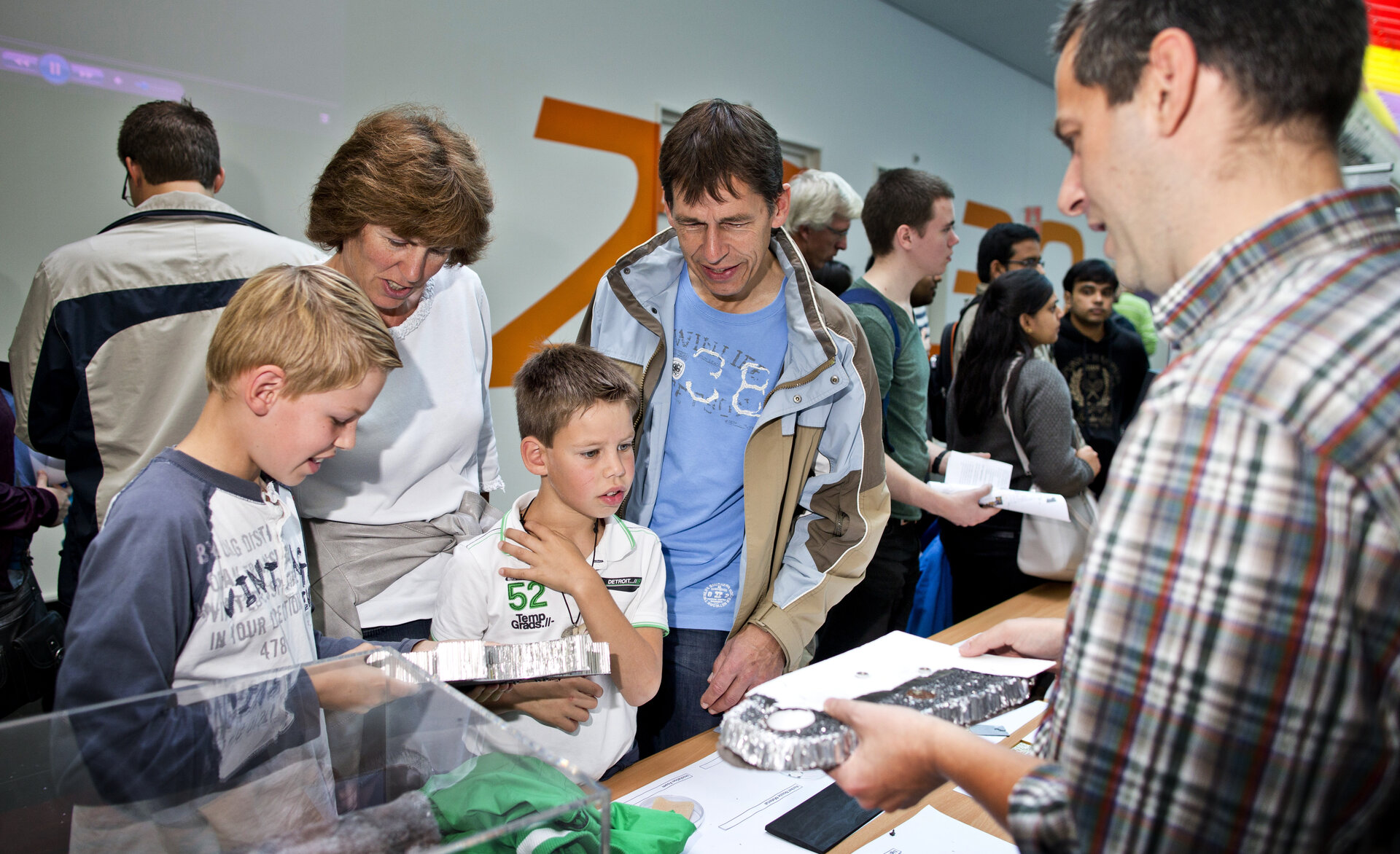 ESA-ESTEC space specialists explain their work to general public