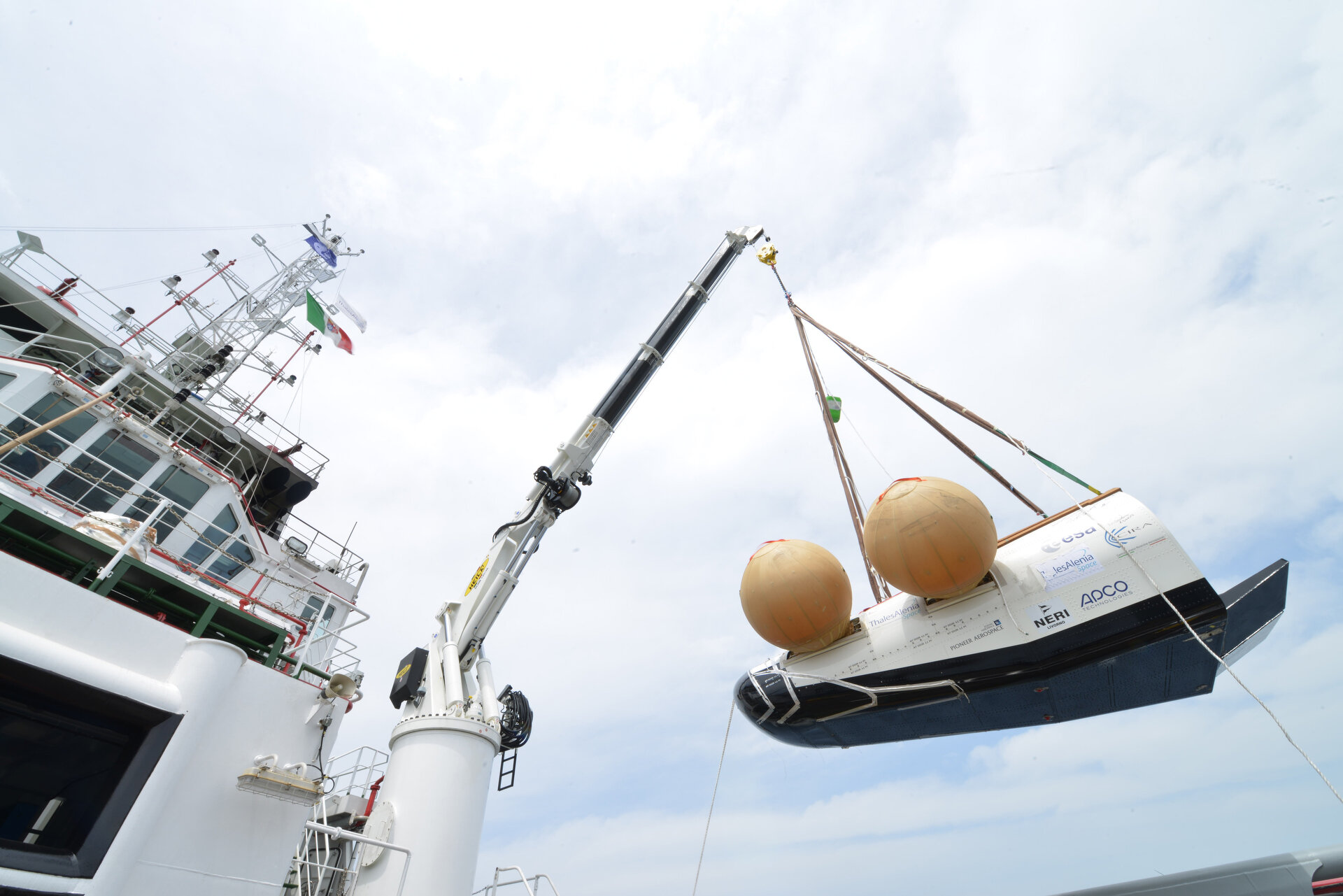 IXV prototype is hoisted