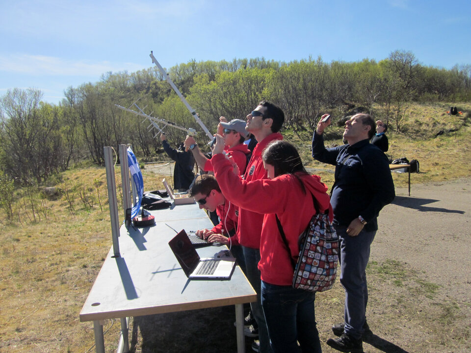 Students team at their ground station 