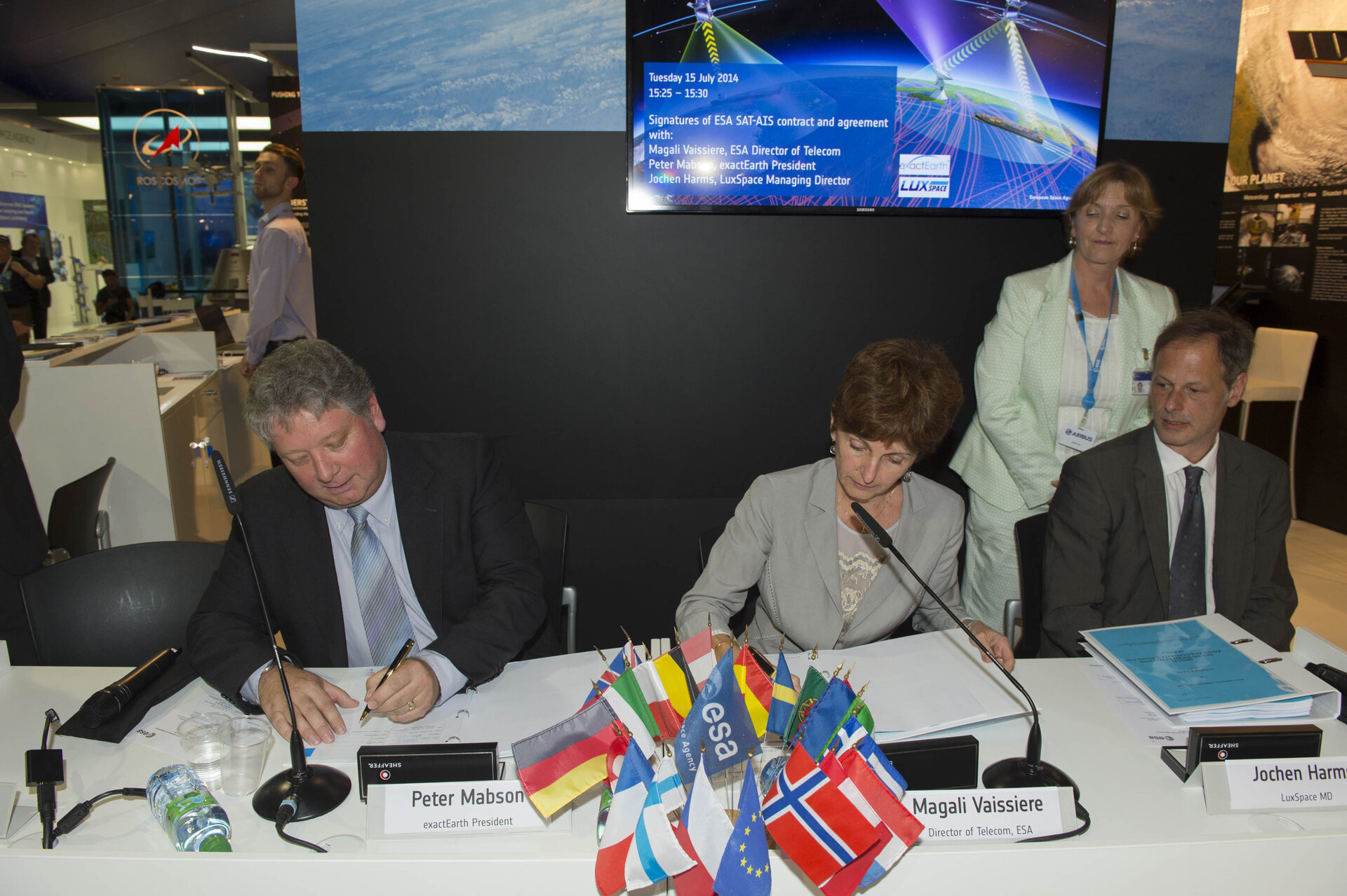 Agreement signed between ESA and the satellite operator exactEarth