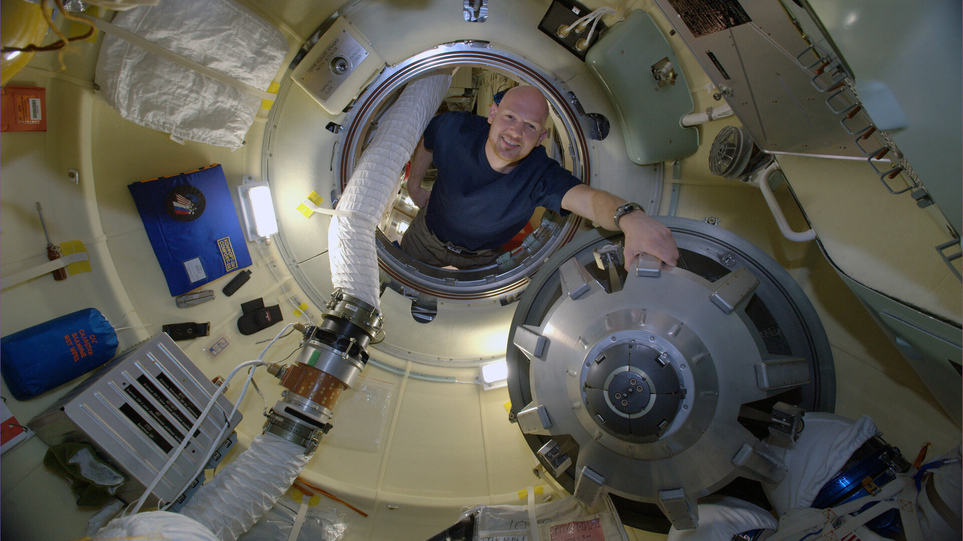 Alexander weightless during parabolic flight