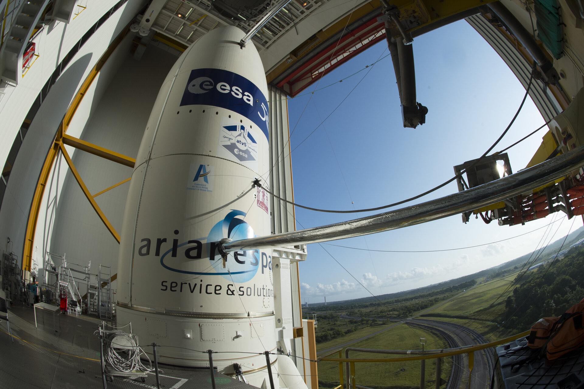 Ariane 5 in the BAF ready for transfer to the launch pad