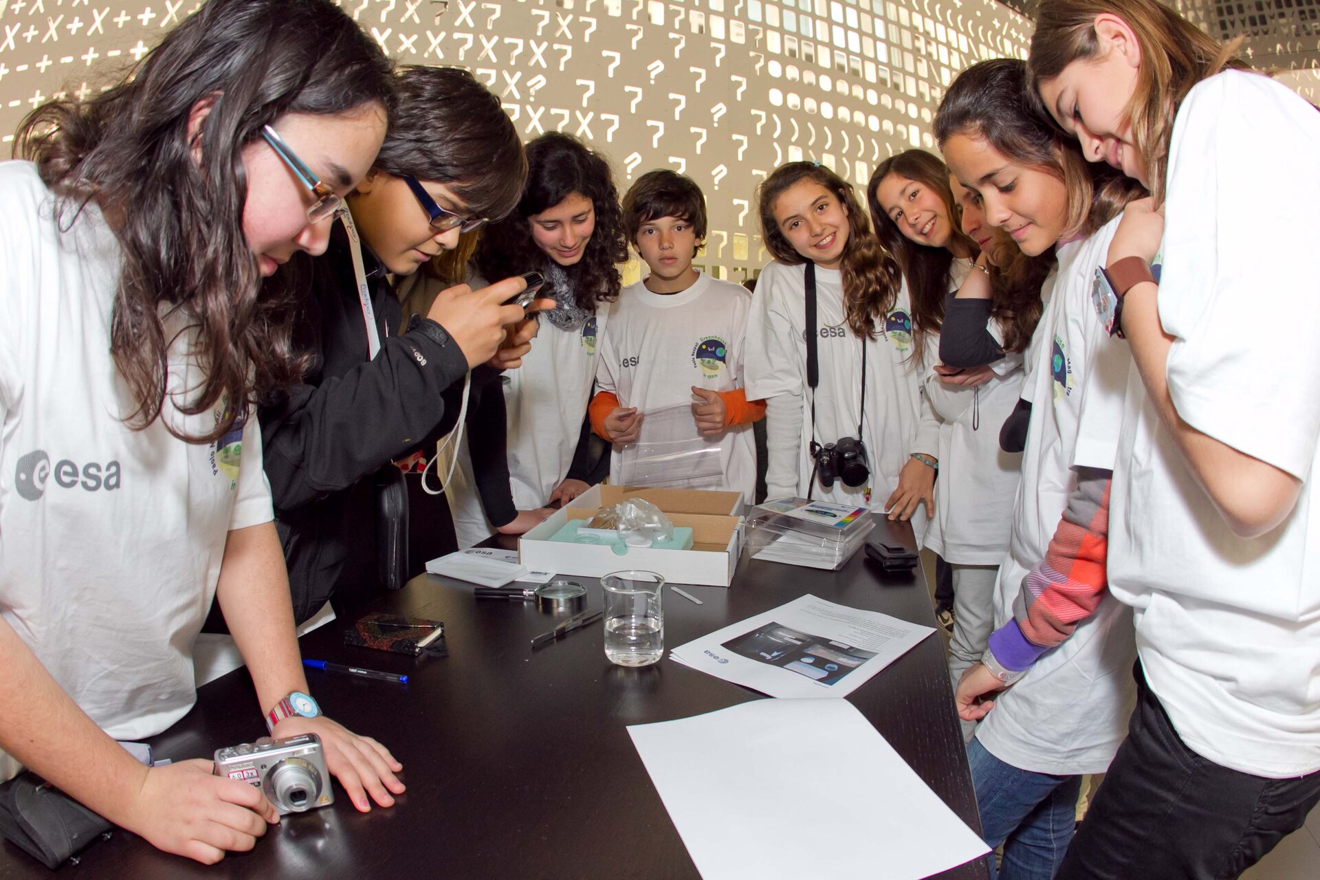 Children running educational experiment