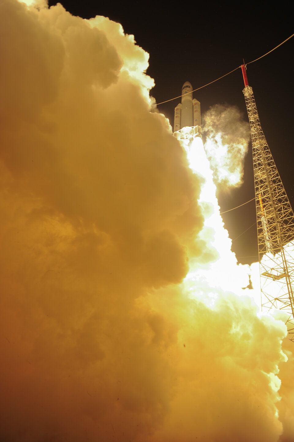 L'ATV 5 Georges Lemaître a été lancé au moyen d'une fusée Ariane 5 depuis Kourou, en Guyane française.