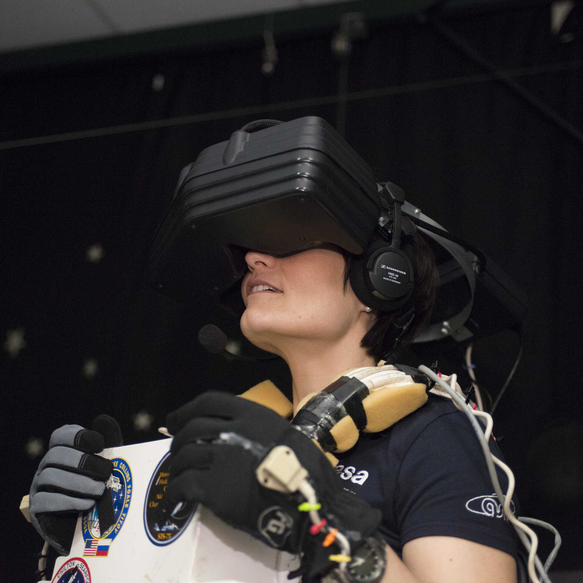 Samantha using the virtual reality hardware at JSC 