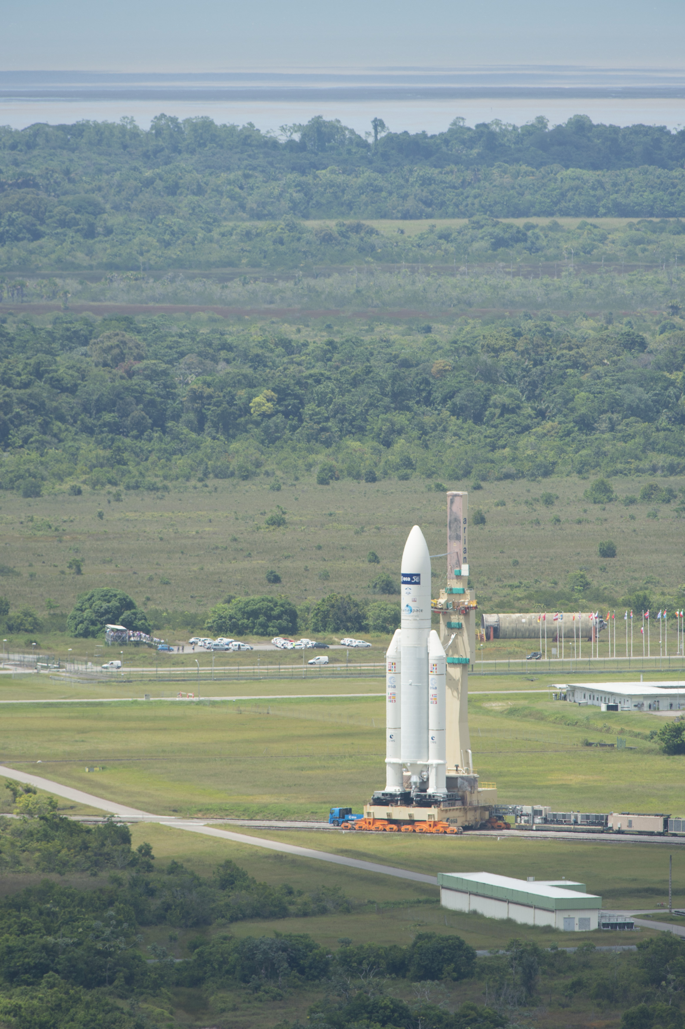 Transfer_of_Ariane_5_flight_VA219_from_the_BAF_to_the_launch_pad.jpg