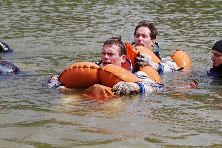 Andreas and Thomas during survival training