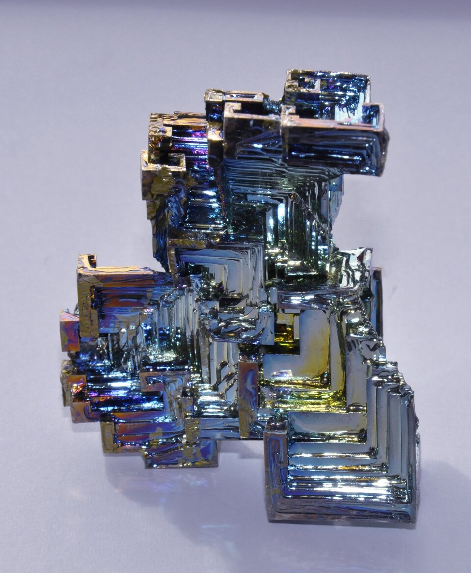 Semi-metallic bismuth crystal