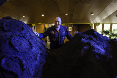 André Kuipers with model comet