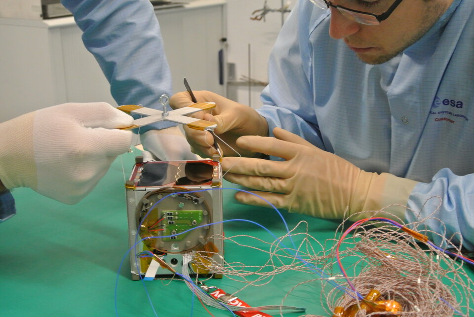 OUFTI, een cubesat ontworpen en gebouwd door studenten van de Universiteit van Luik.