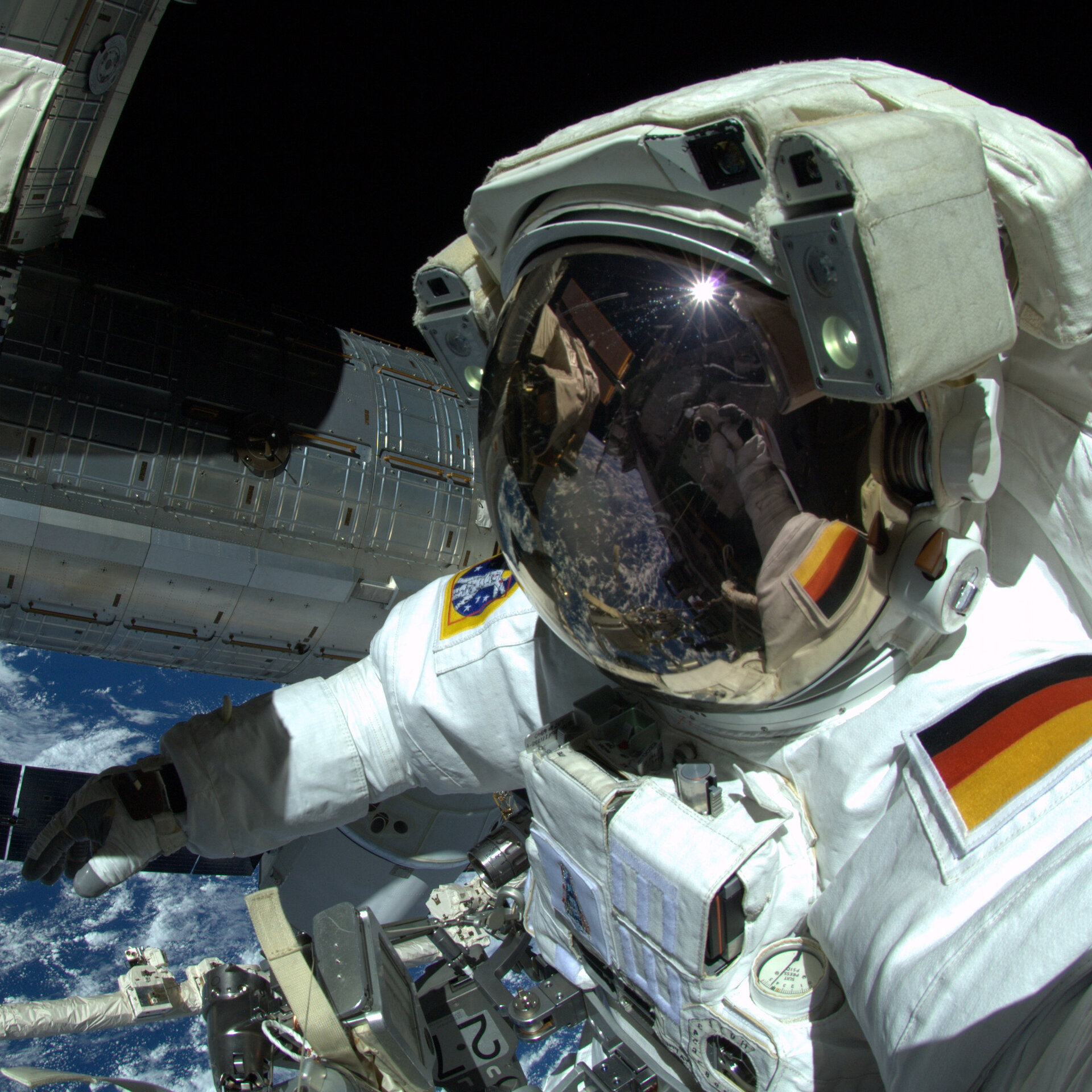 ESA astronaut Alexander Gerst completed his EVA on 7. October 2014 successfully. 