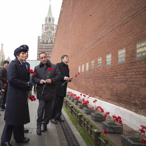 Expedition 42/43 backup and prime crew members at the Kremlin Wall in Moscow