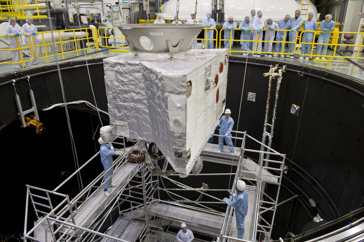 Moving BepiColombo into ESA’s space simulator