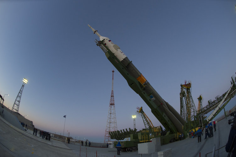 Soyuz moved into vertical position