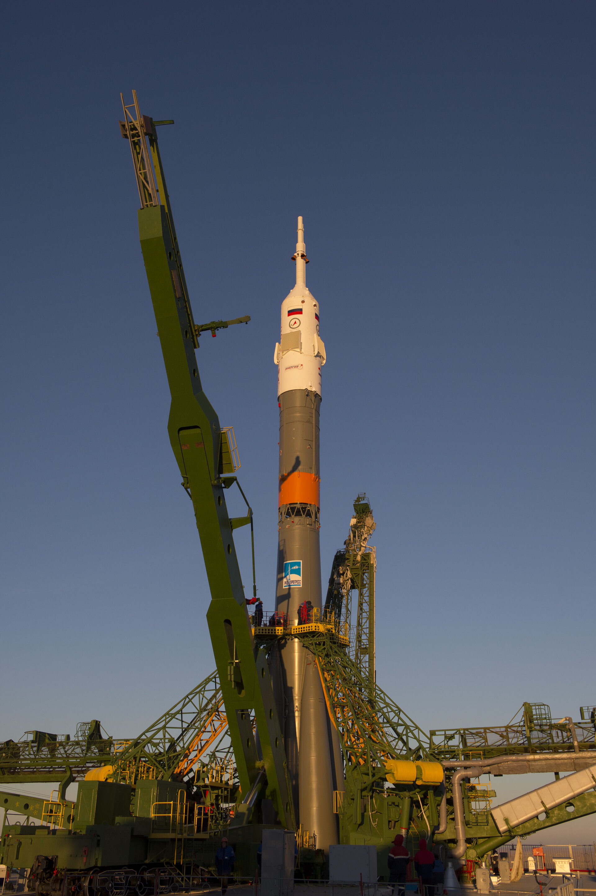 Soyuz moved into vertical position