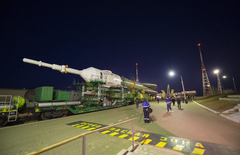 Soyuz TMA-15M spacecraft roll out