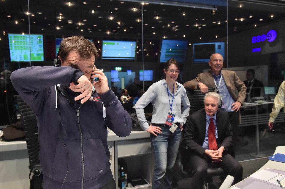 ESA-Flugdirektor Andrea Accomazzo vom Rosetta-Kontrollteam nach der erfolgreichen Landung von Philae.
