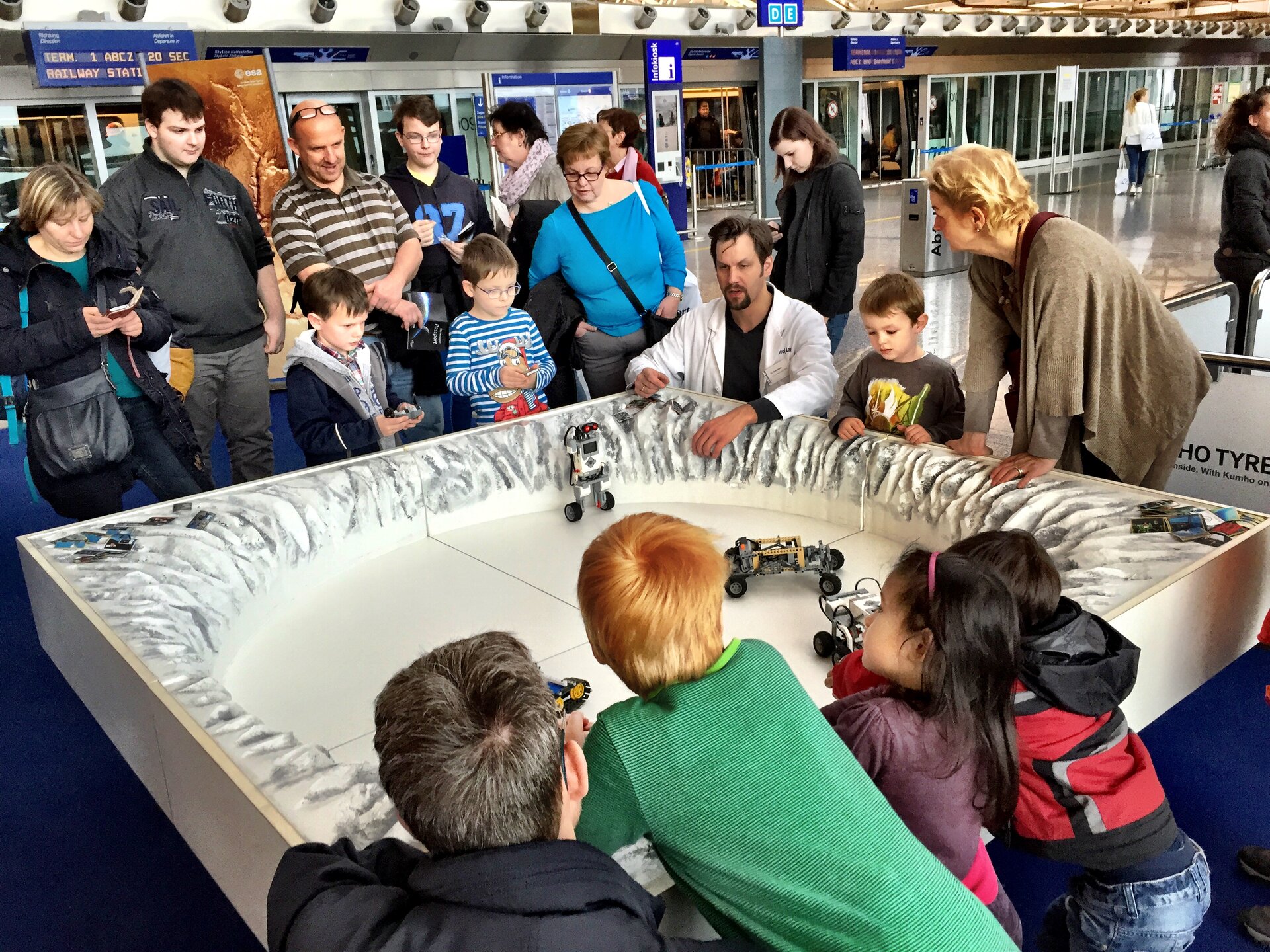 Mars Rover des DLR School Lab beim Airlebnis-Tag am Frankfurter Flughafen 