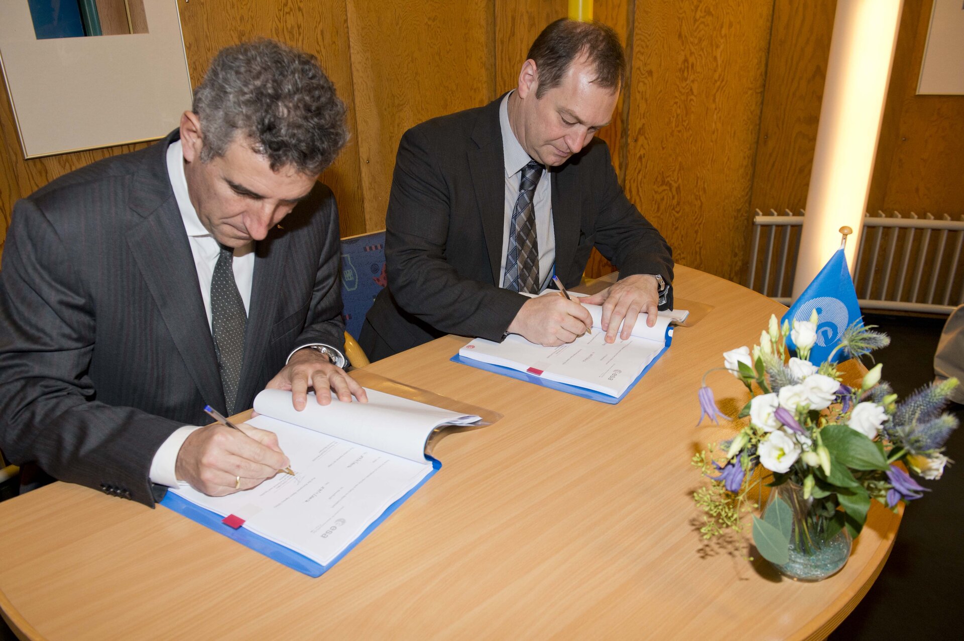 Payload contract signing
