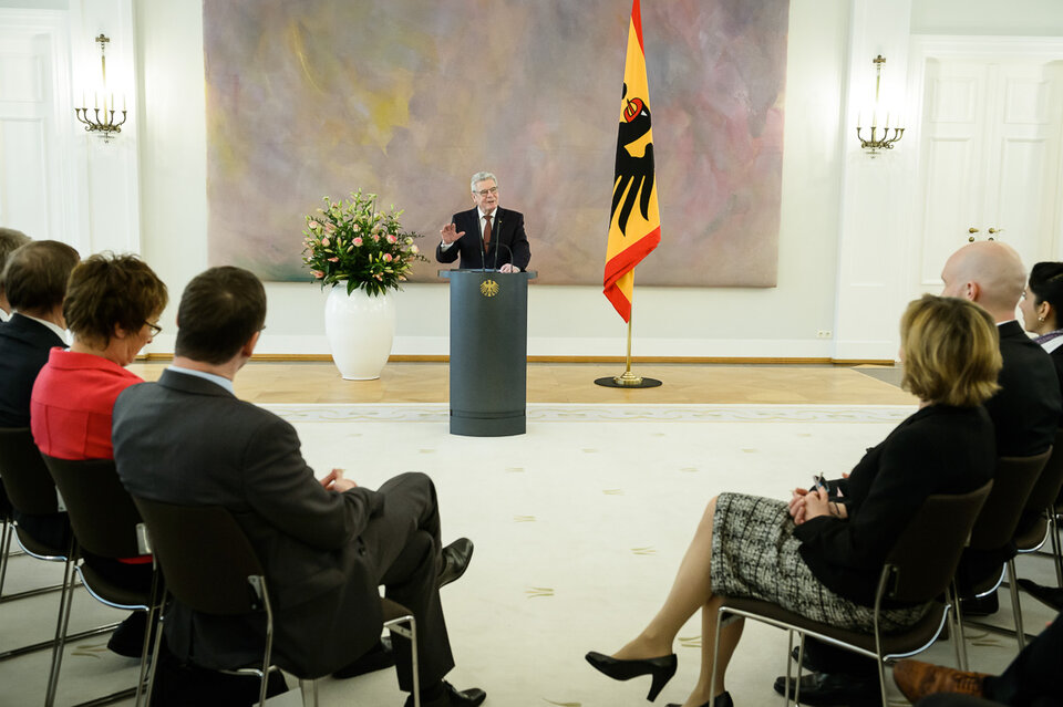 Bundespräsident Joachim Gauck betont die Bedeutung von Alexander Gersts Engagement im Weltall