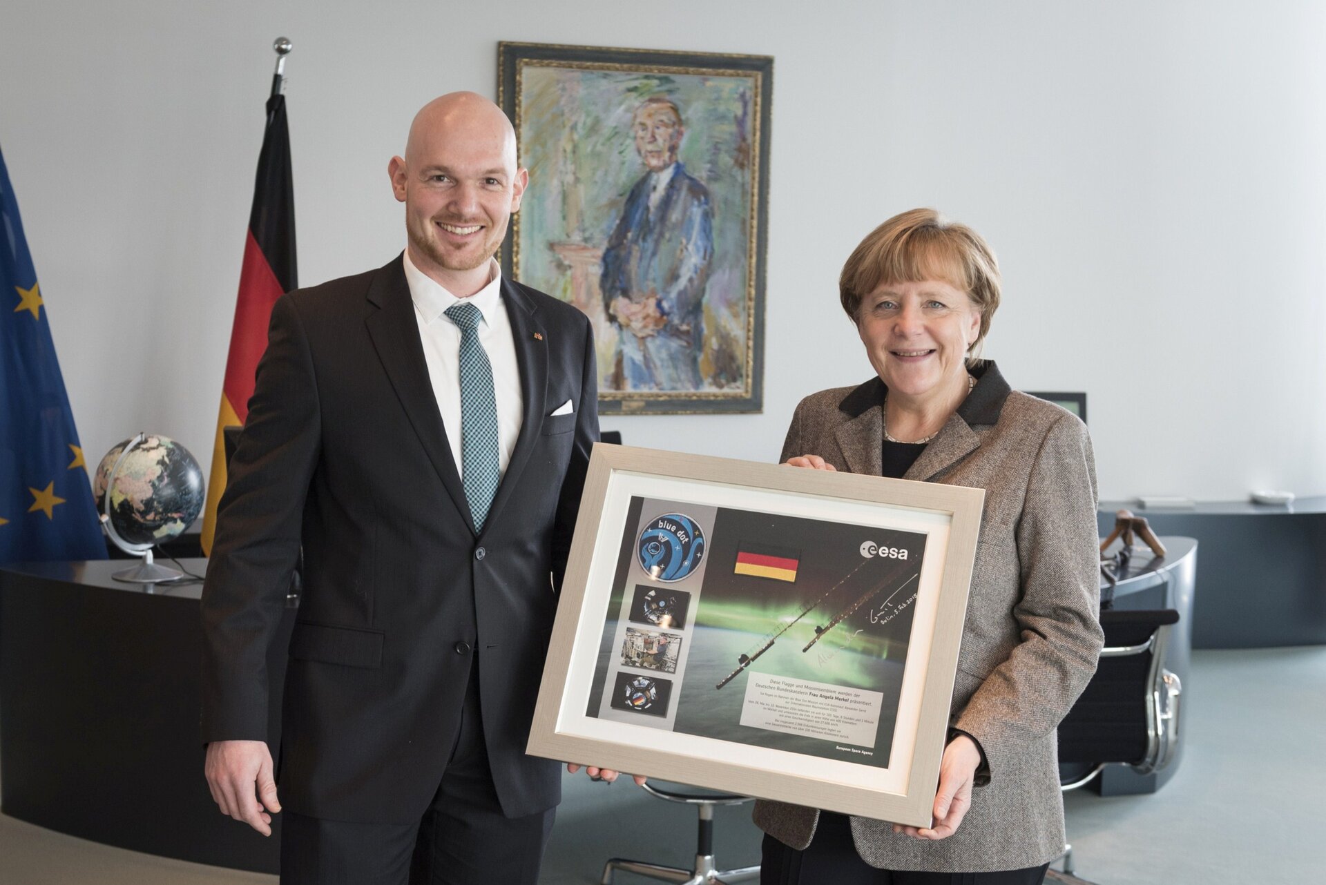 Astronaut Gerst spricht mit Bundeskanzlerin Angela Merkel