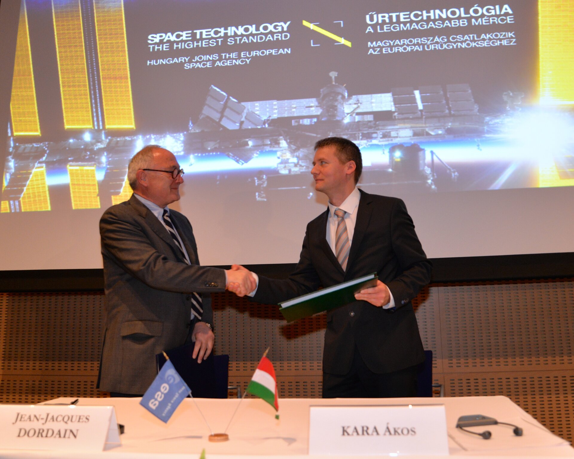 La Hongrie adhère à la Convention de l'ESA