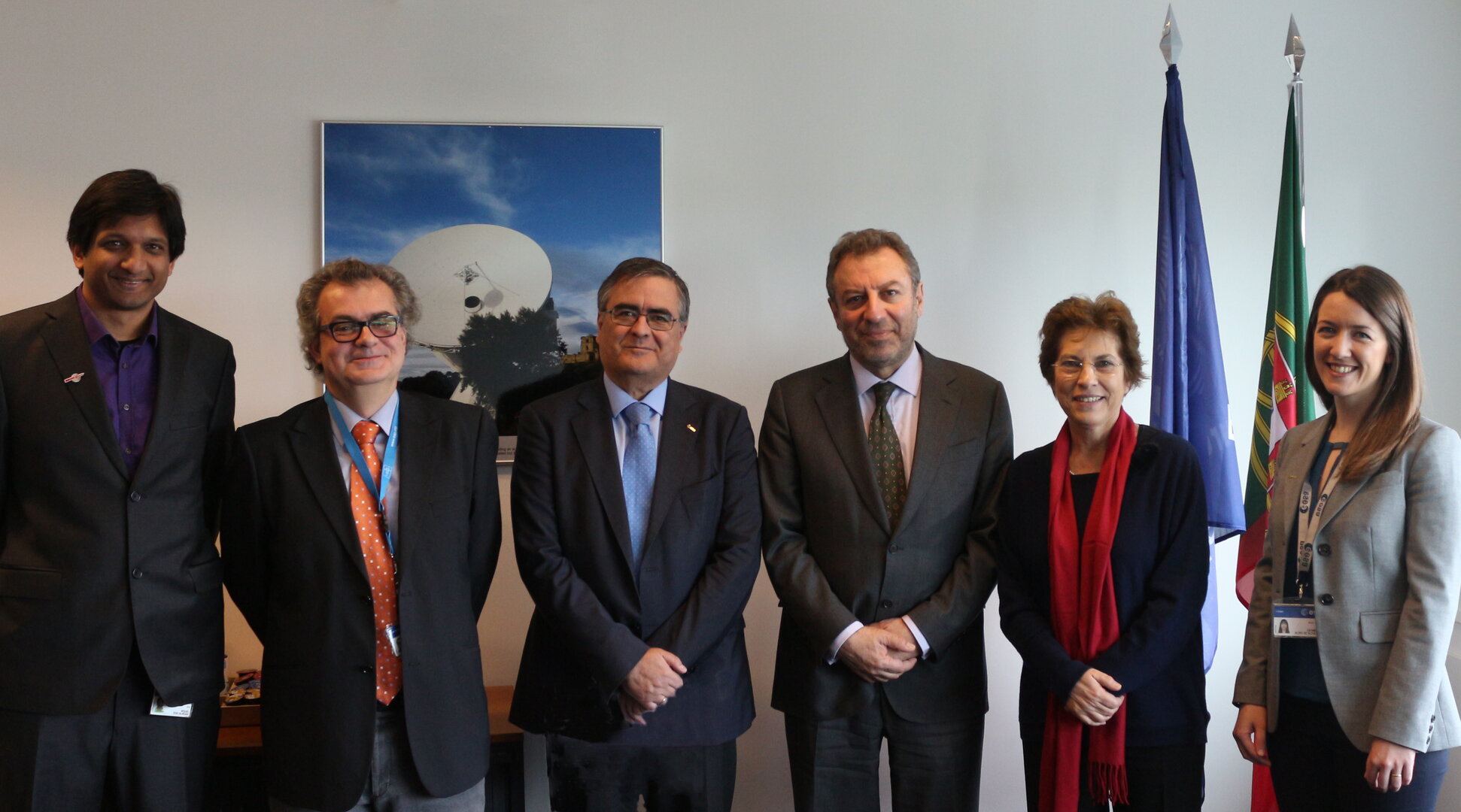 Alvaro Giménez Director de ESAC, el Ministro Portugués de Ciencia y Educación junto con algunos miembros de la comunidad Portuguesa 