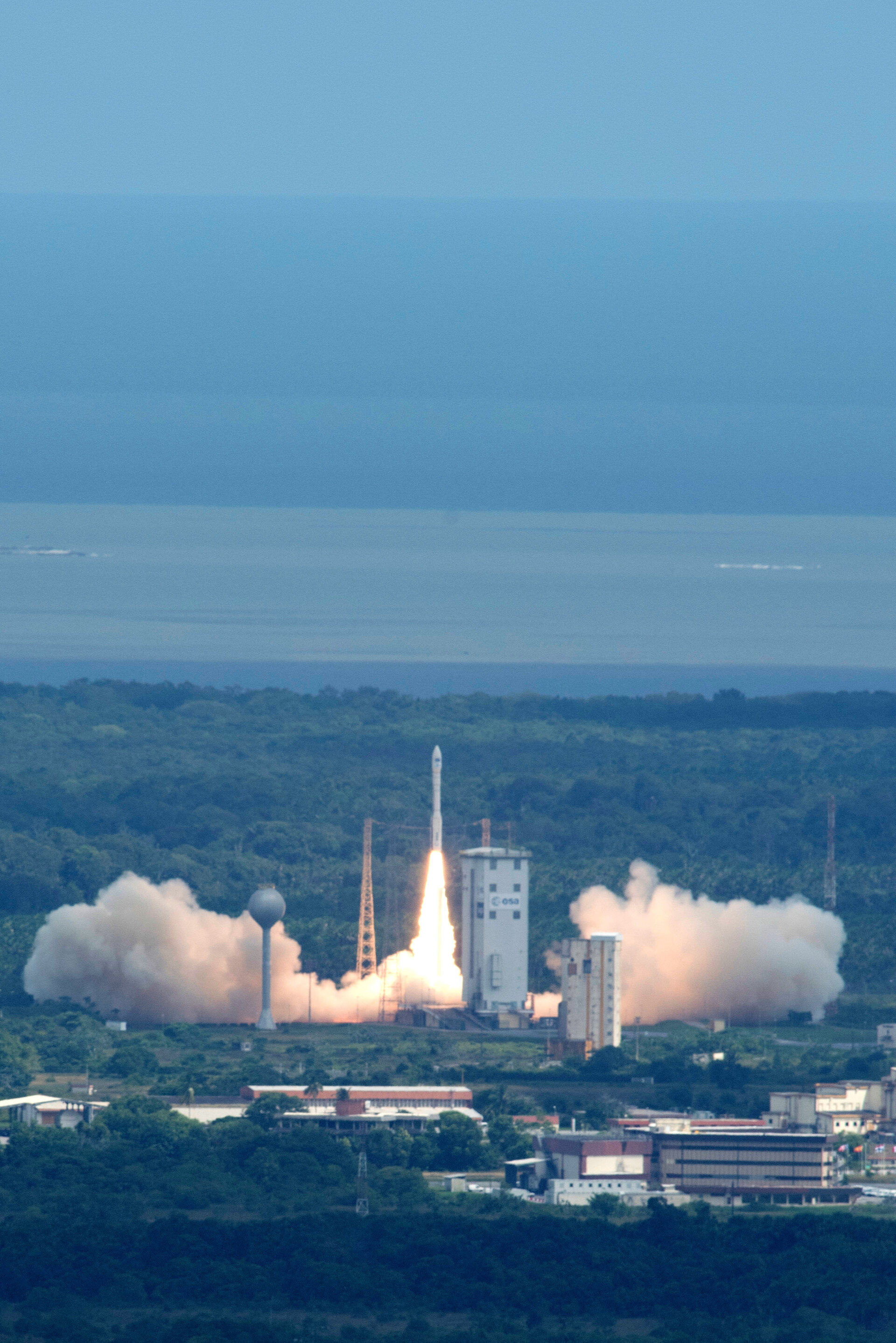 Vega VV04 IXV Liftoff