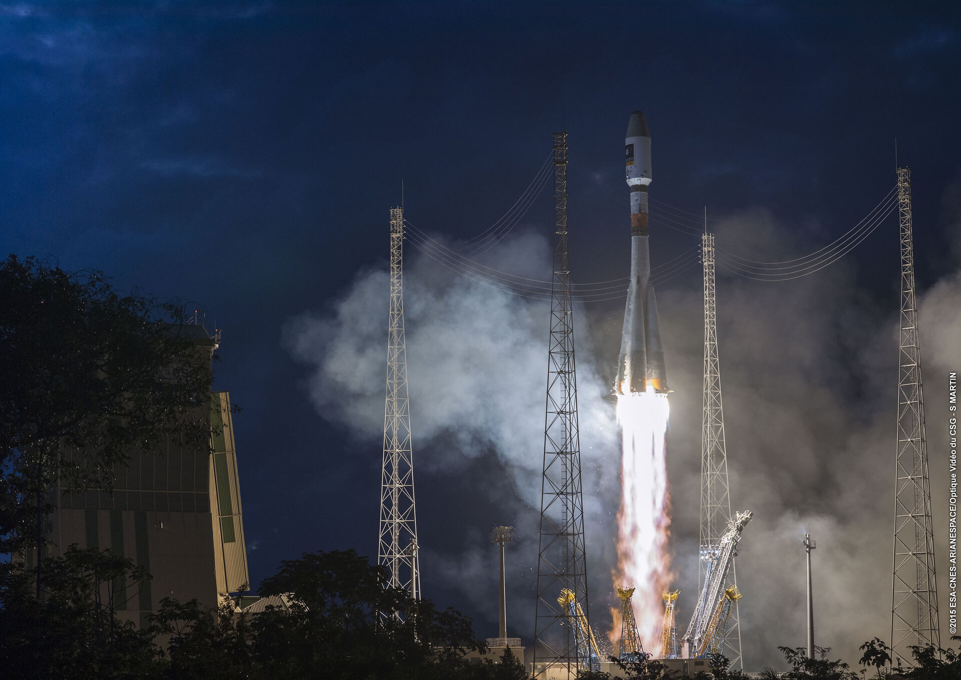 Die Sojus-Rakete startet mit den Satelliten "Adam" und "Anastasia"