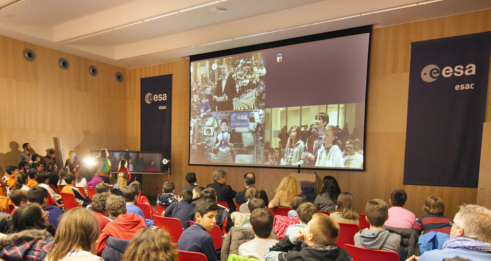 In-Flight-Call mit ESA-Astronautin Samantha Cristoforetti