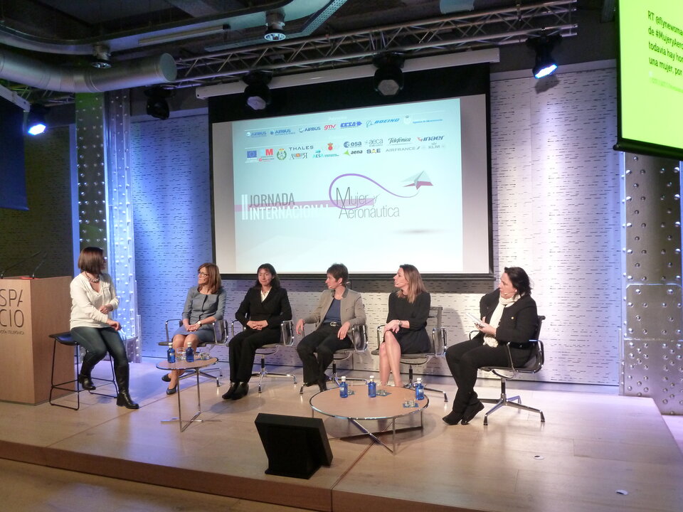 Participantes de la II Jornada Internacional de Mujer y Aeronáutica