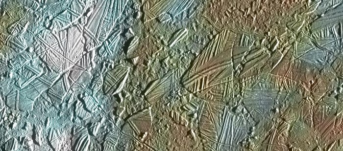 Denkaos-agtige overflade på Jupitermånen Europa