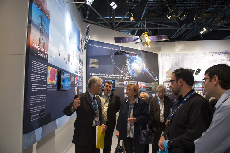 Franco Bonacina presents the ESA pavilion to Marie-George Buffet