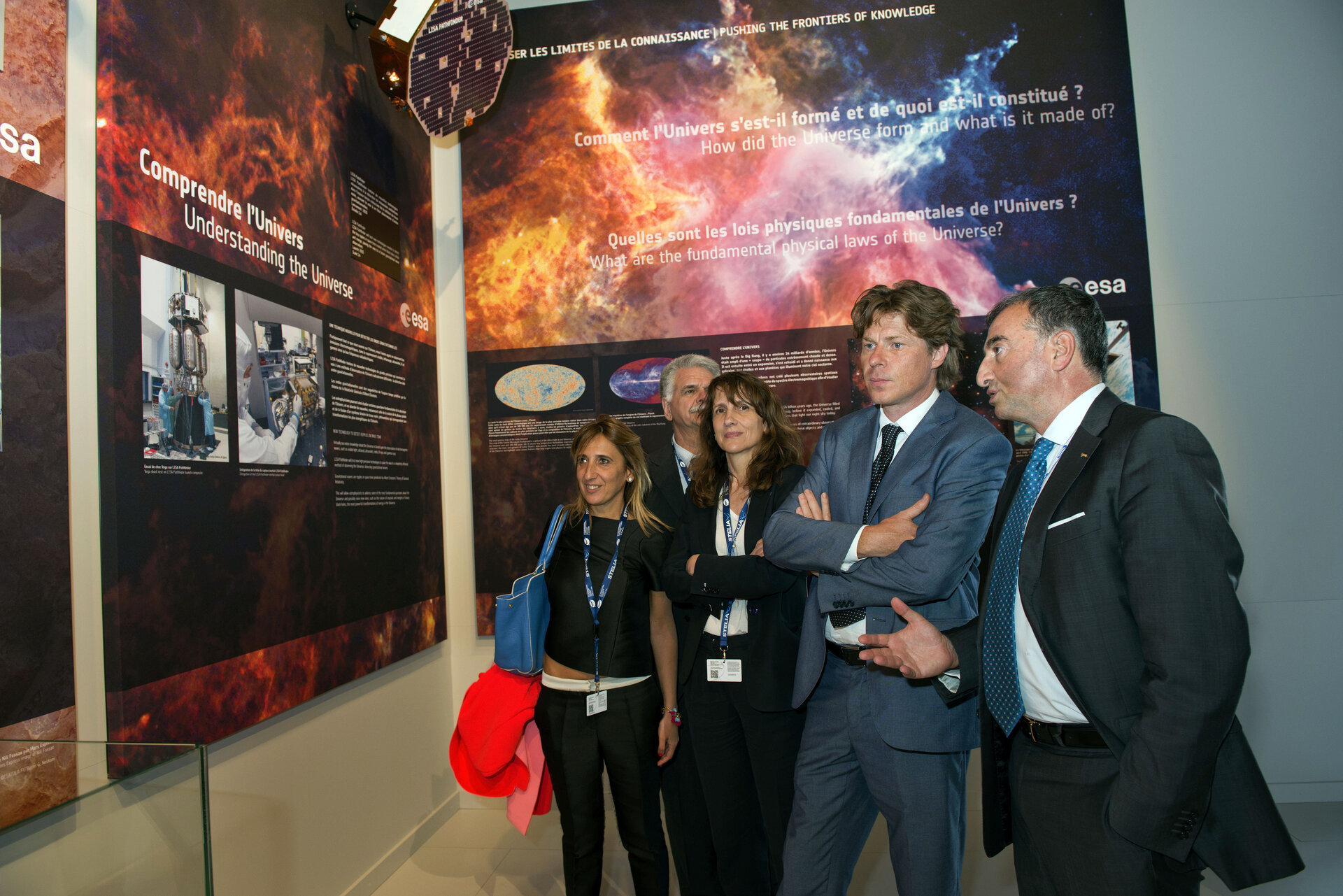 Giuseppe Morsillo presents to Giuseppe Acierno the ESA pavilion