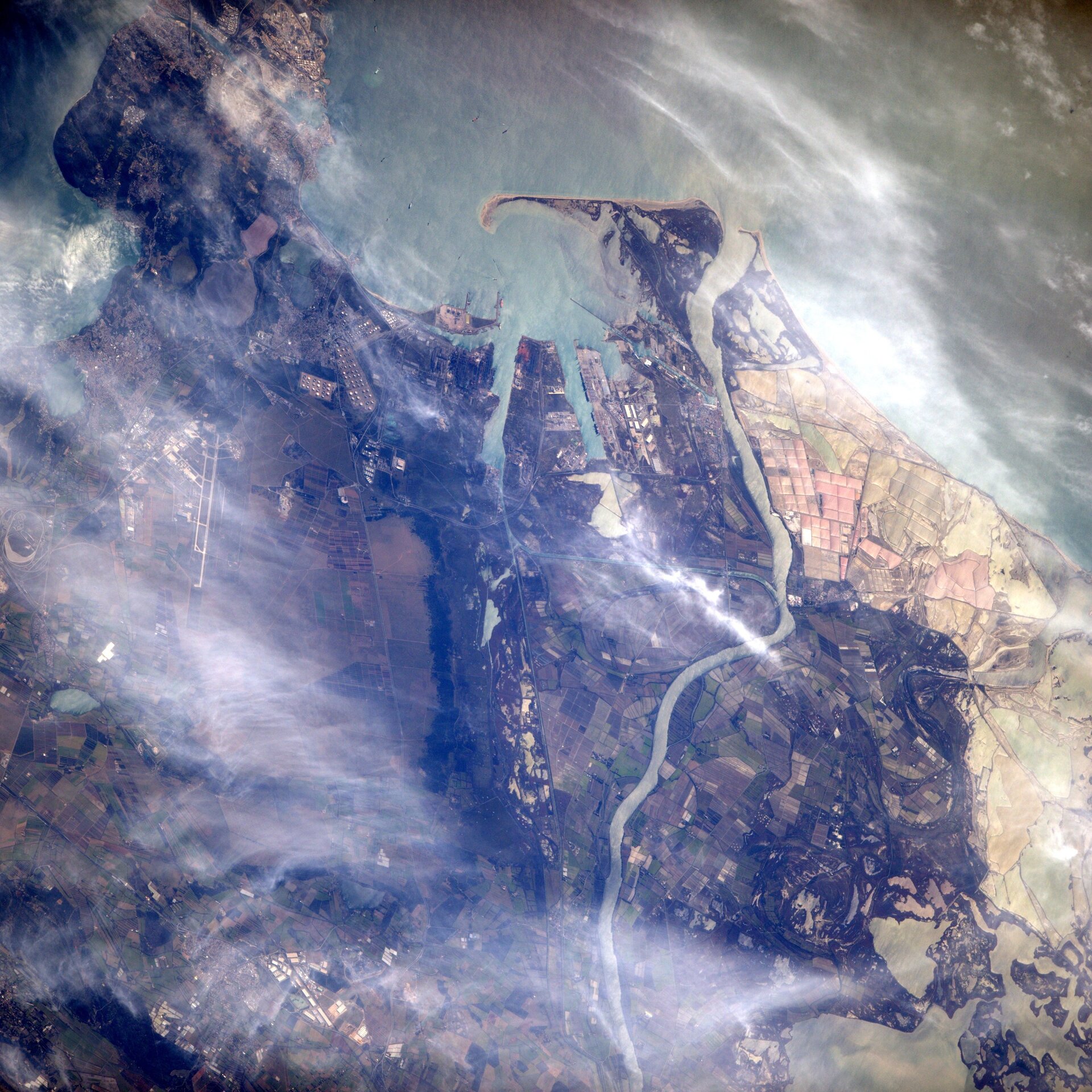 Istres et le Delta du Rhône, vus depuis la Station spatiale internationale