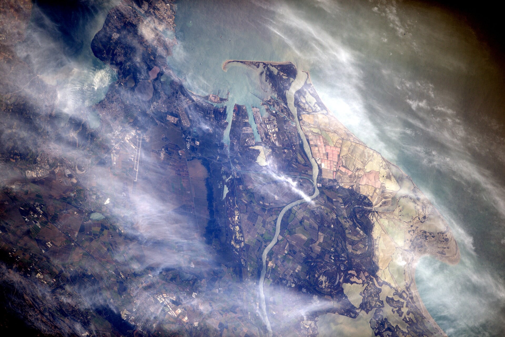Istres et le Delta du Rhône, vus depuis la Station spatiale internationale