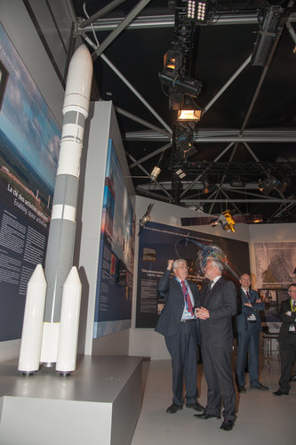 Karlheinz Kreuzberg presents to Jonathan Bell the ESA pavilion