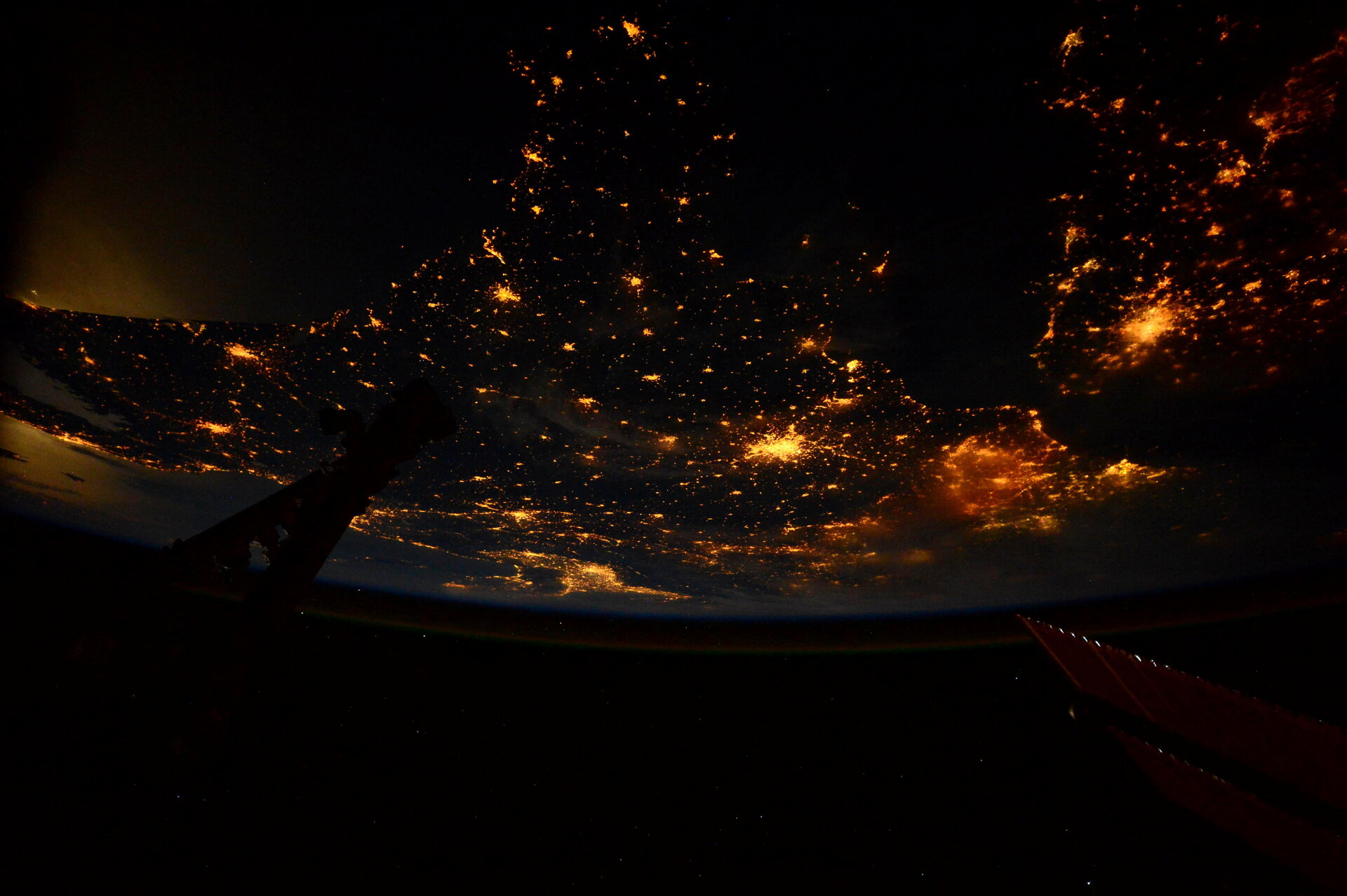 La France de nuit, vue depuis la Station spatiale internationale