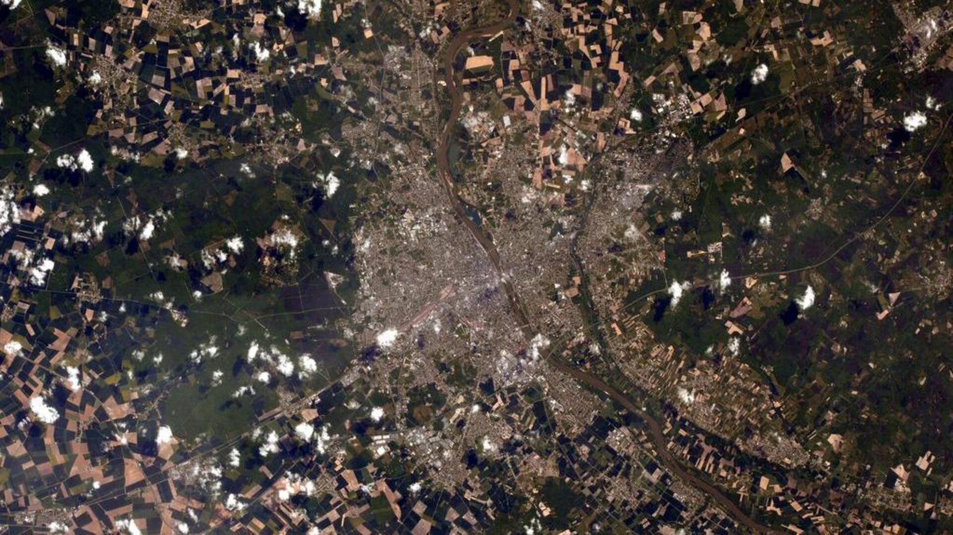 La ville d'Orléans vue depuis la Station spatiale internationale.