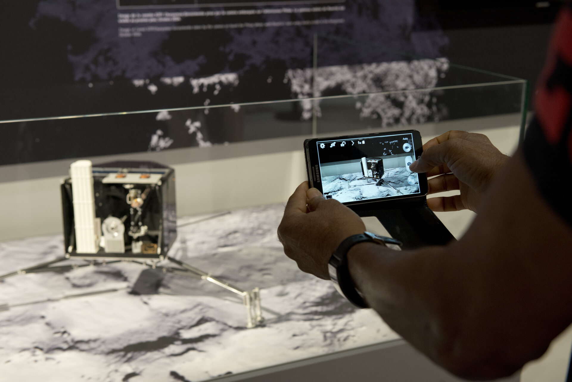 Public at the ESA Pavilion, Paris Air and Space Show