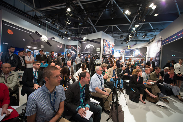 Rosetta briefing at the ESA Pavilion