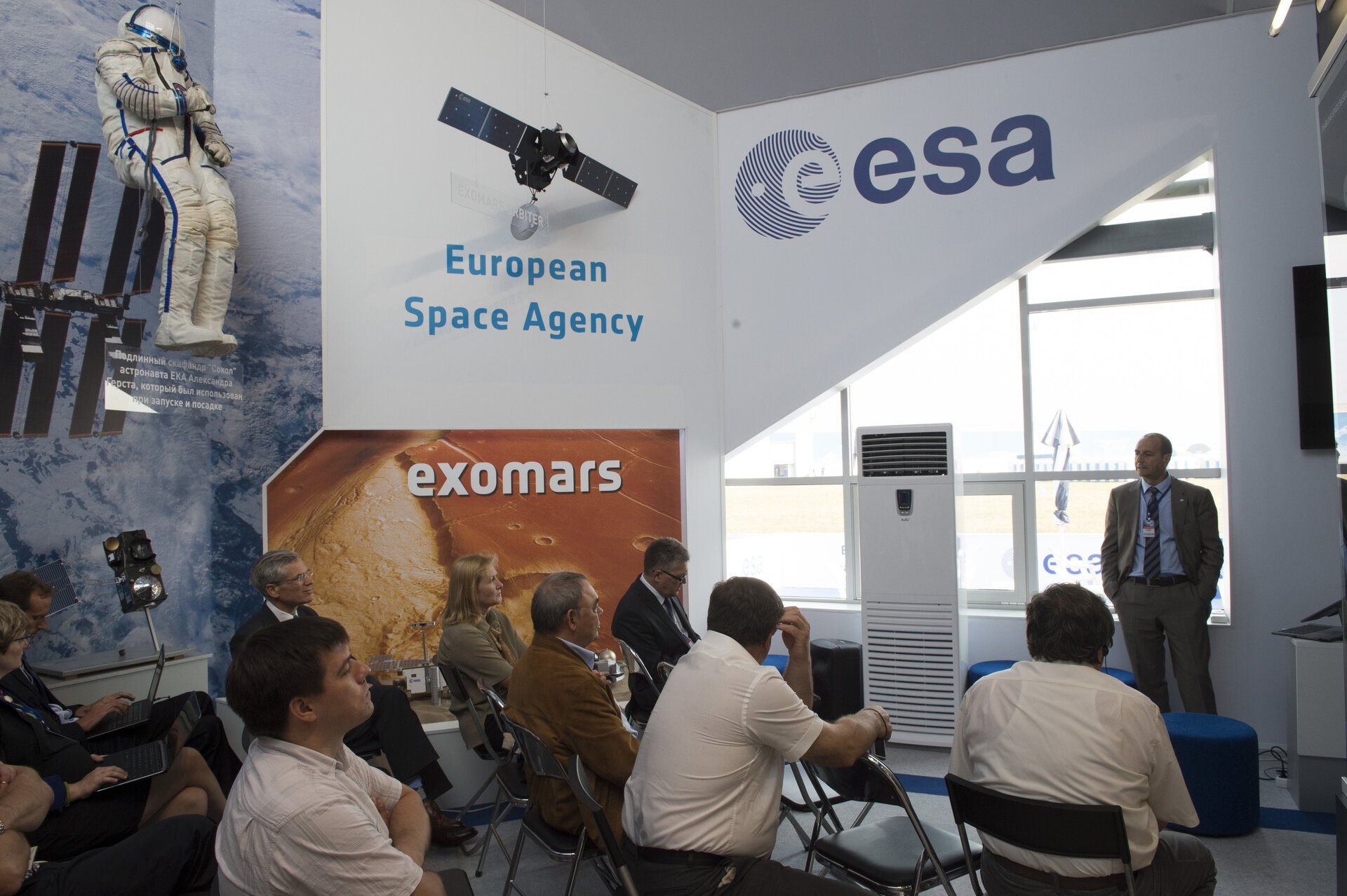 Giacinto Gianfiglio presents the ExoMars project at MAKS 2015