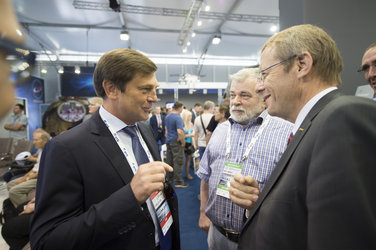 Jan Wörner encounters Oleg Ostapenko at MAKS 2015