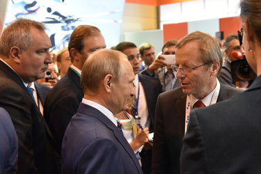 Jan Wörner encounters Vladimir Putin at MAKS 2015
