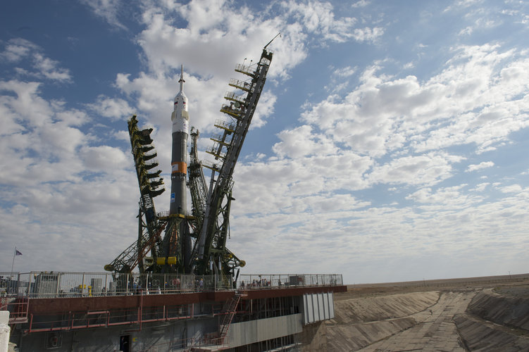 Soyuz TMA-18M spacecraft moved into vertical position