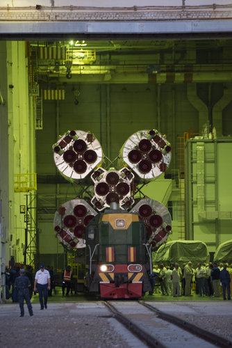 Soyuz TMA-18M spacecraft roll out