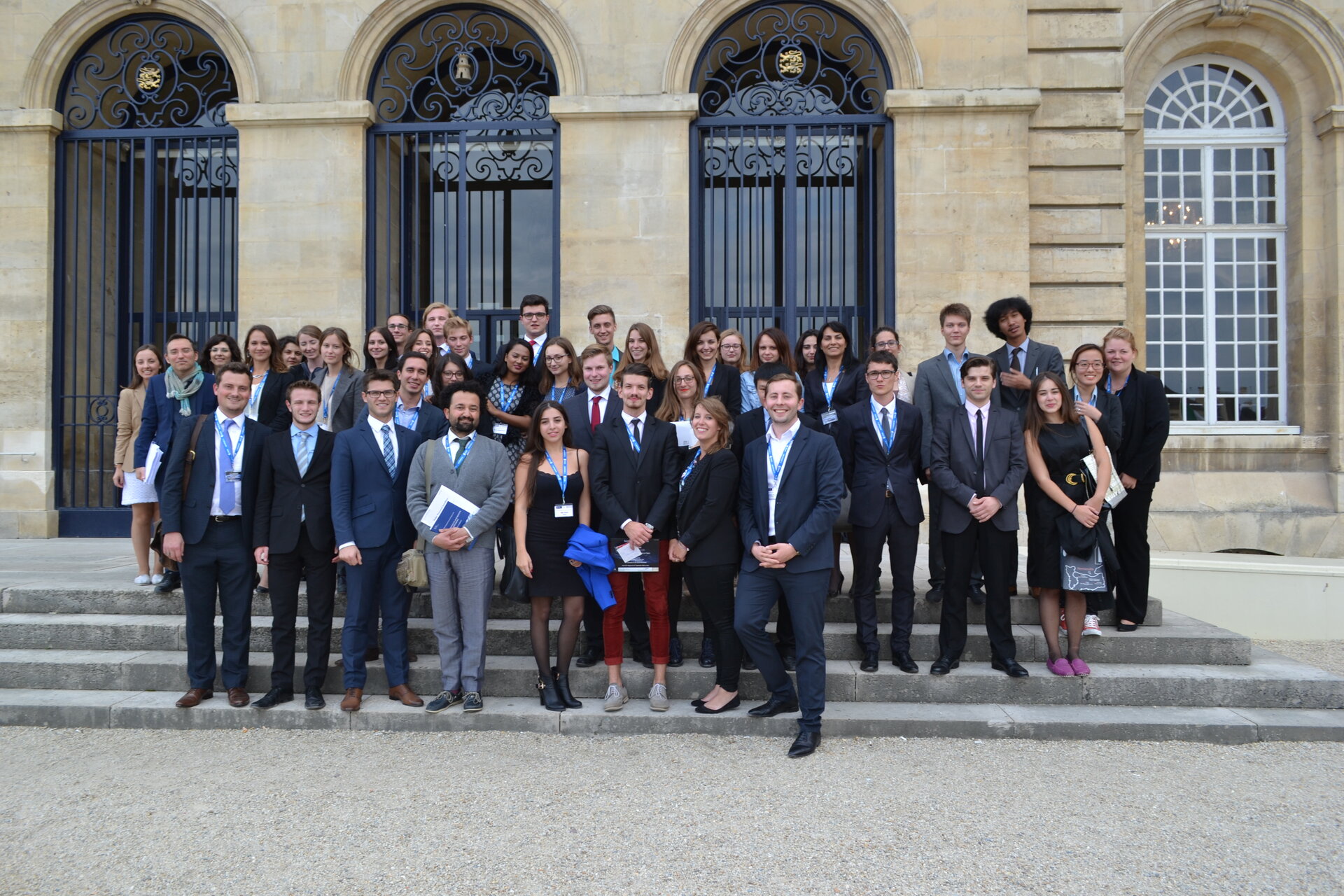 2015 Summer Course Participants in front of Caen City Hall
