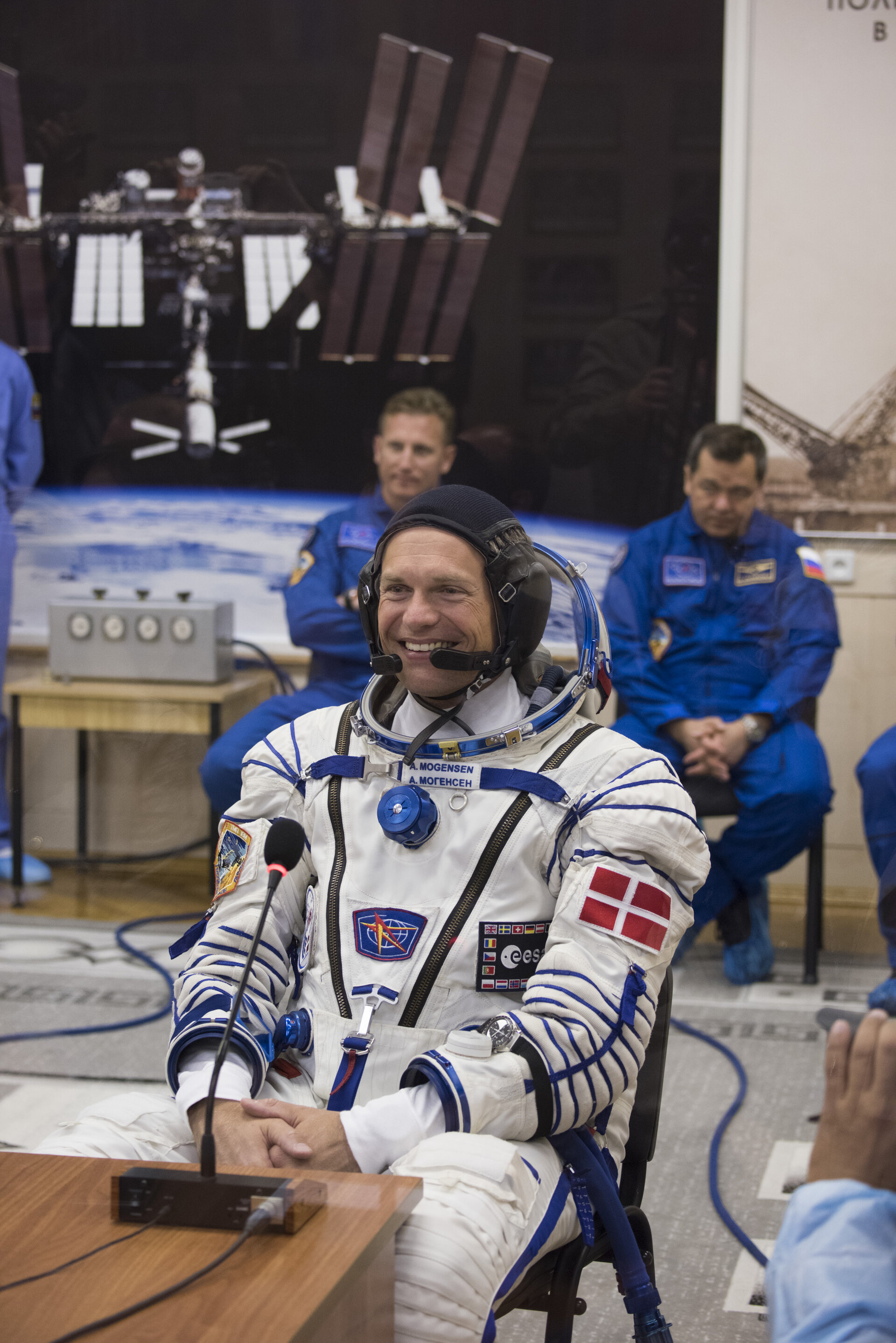 Andreas Mogensen talking to gathered friends, family and dignitaries