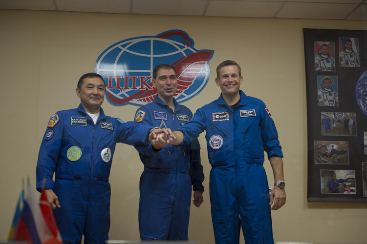 Prime crew members during the press conference held at the Cosmonaut Hotel