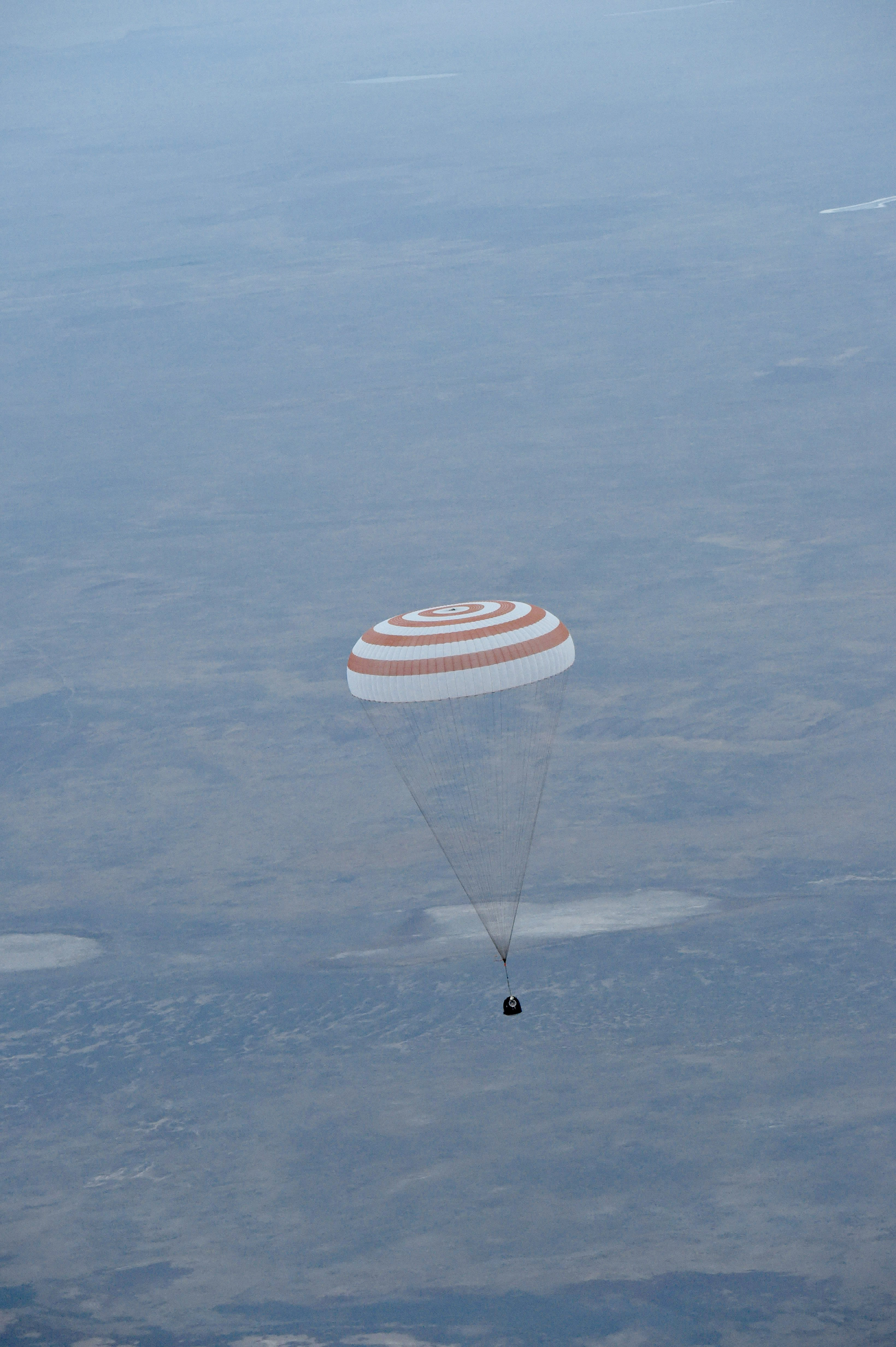 Soyuz_TMA-16M_capsule_landing.jpg